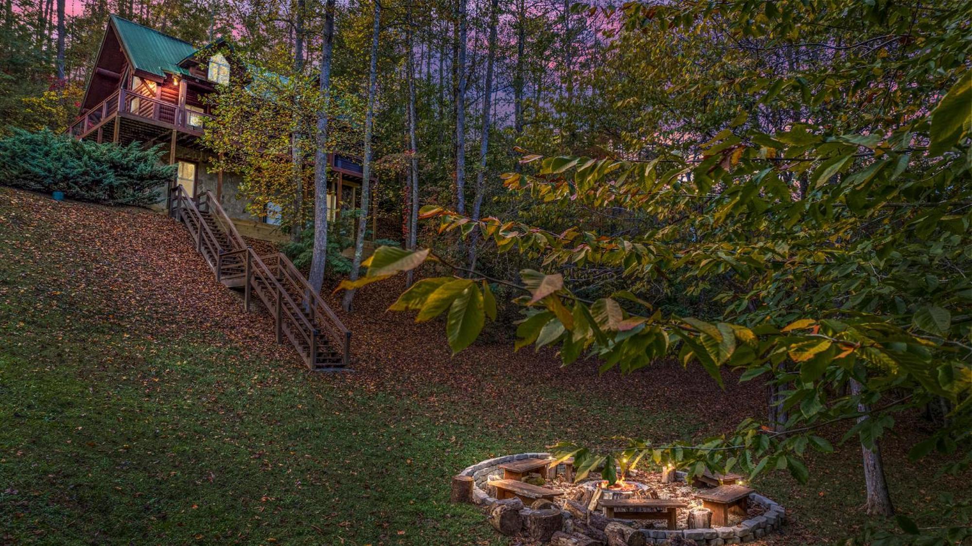 Relaxation Retreat - Pickleball Cabin - Wi-Fi, Fire Pit With Bar, Ev, Game Room, Hot Tub, Pool Access - Mins To Pf 세비어빌 외부 사진