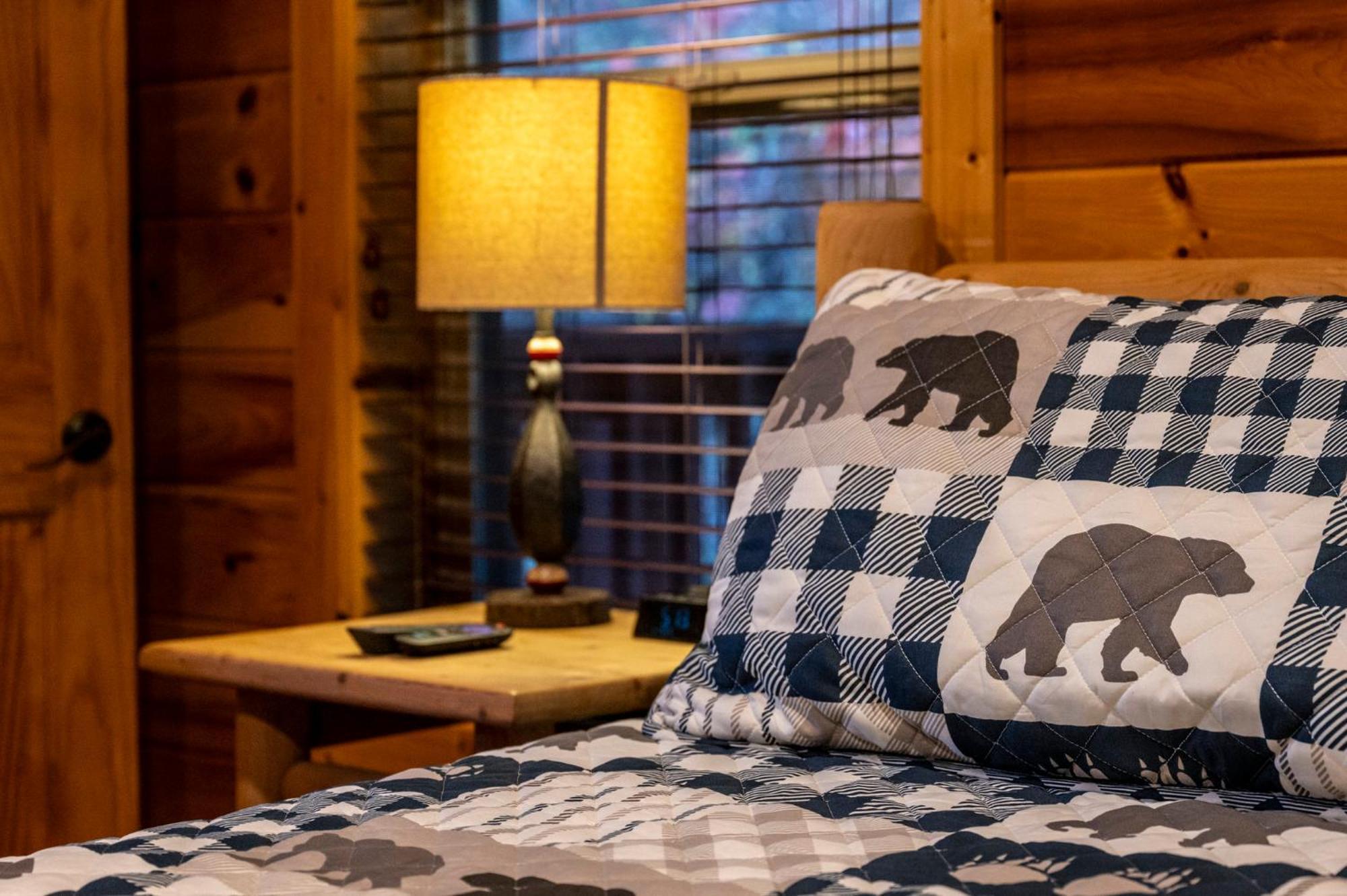Relaxation Retreat - Pickleball Cabin - Wi-Fi, Fire Pit With Bar, Ev, Game Room, Hot Tub, Pool Access - Mins To Pf 세비어빌 외부 사진